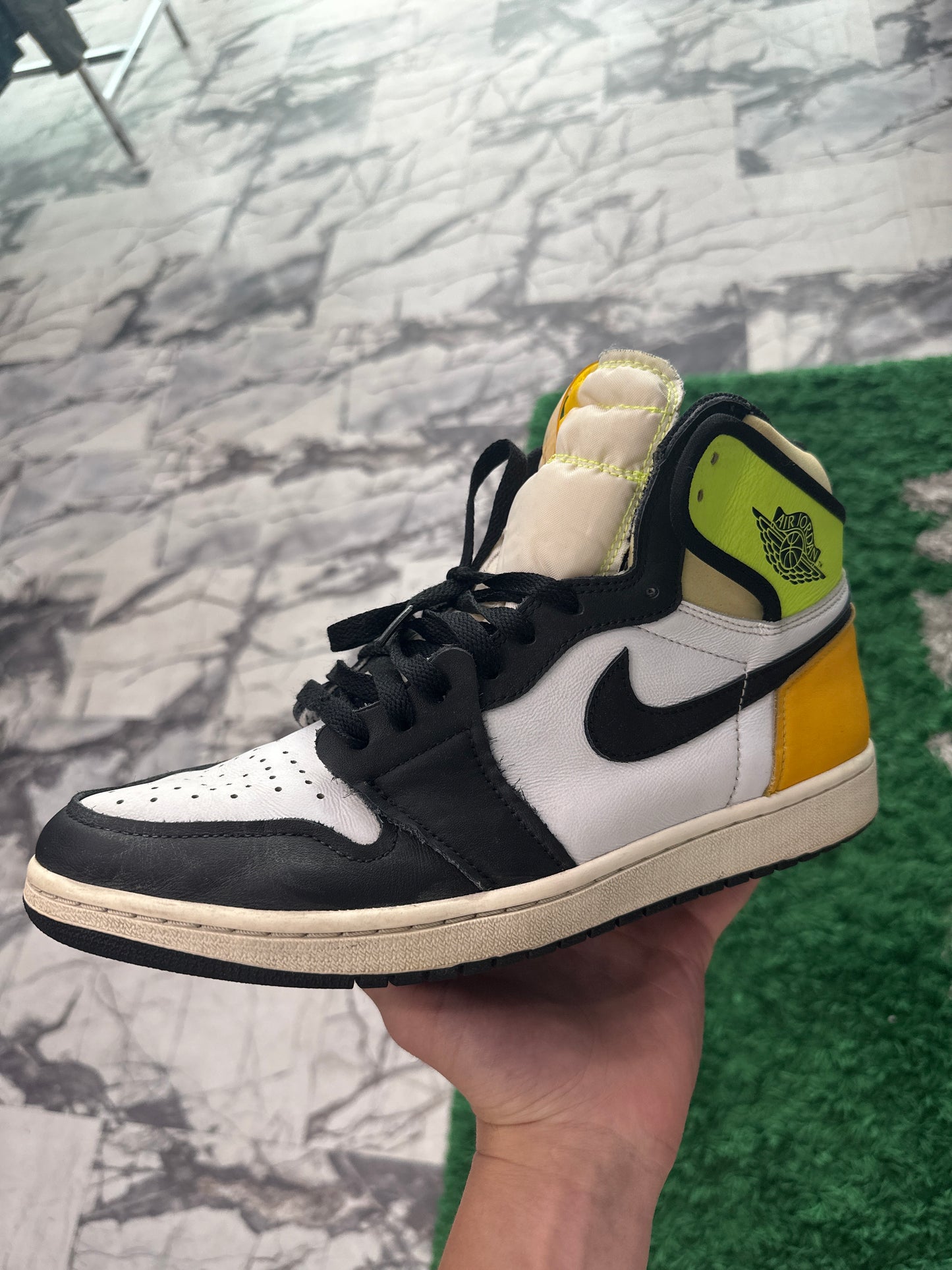 Air Jordan 1 Retro High OG Volt Gold