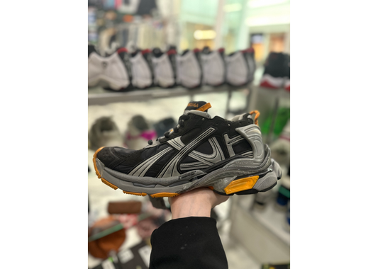 Balenciaga runner distressed orange/grey