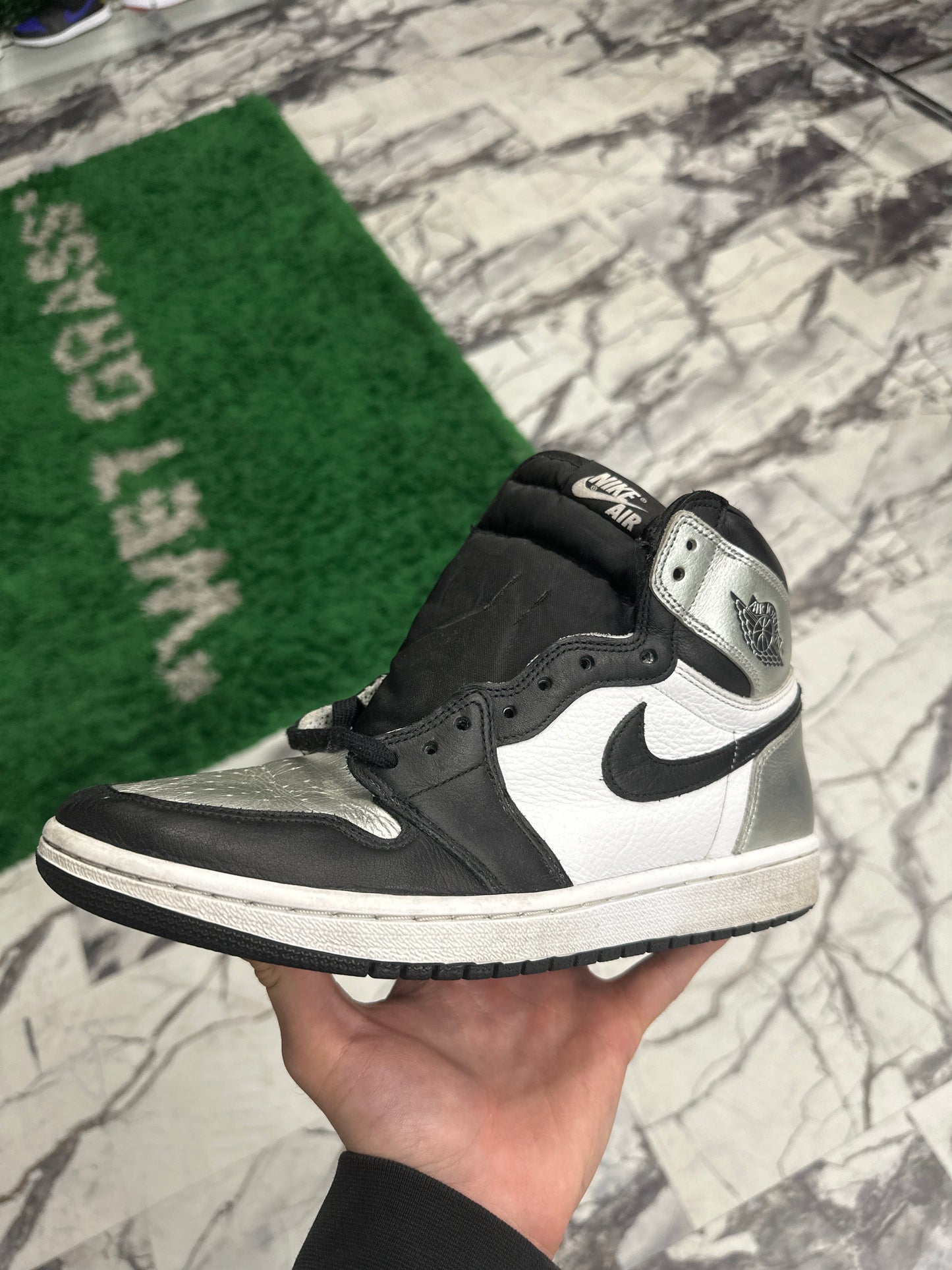 Wmns Air Jordan 1 Retro High OG Silver Toe