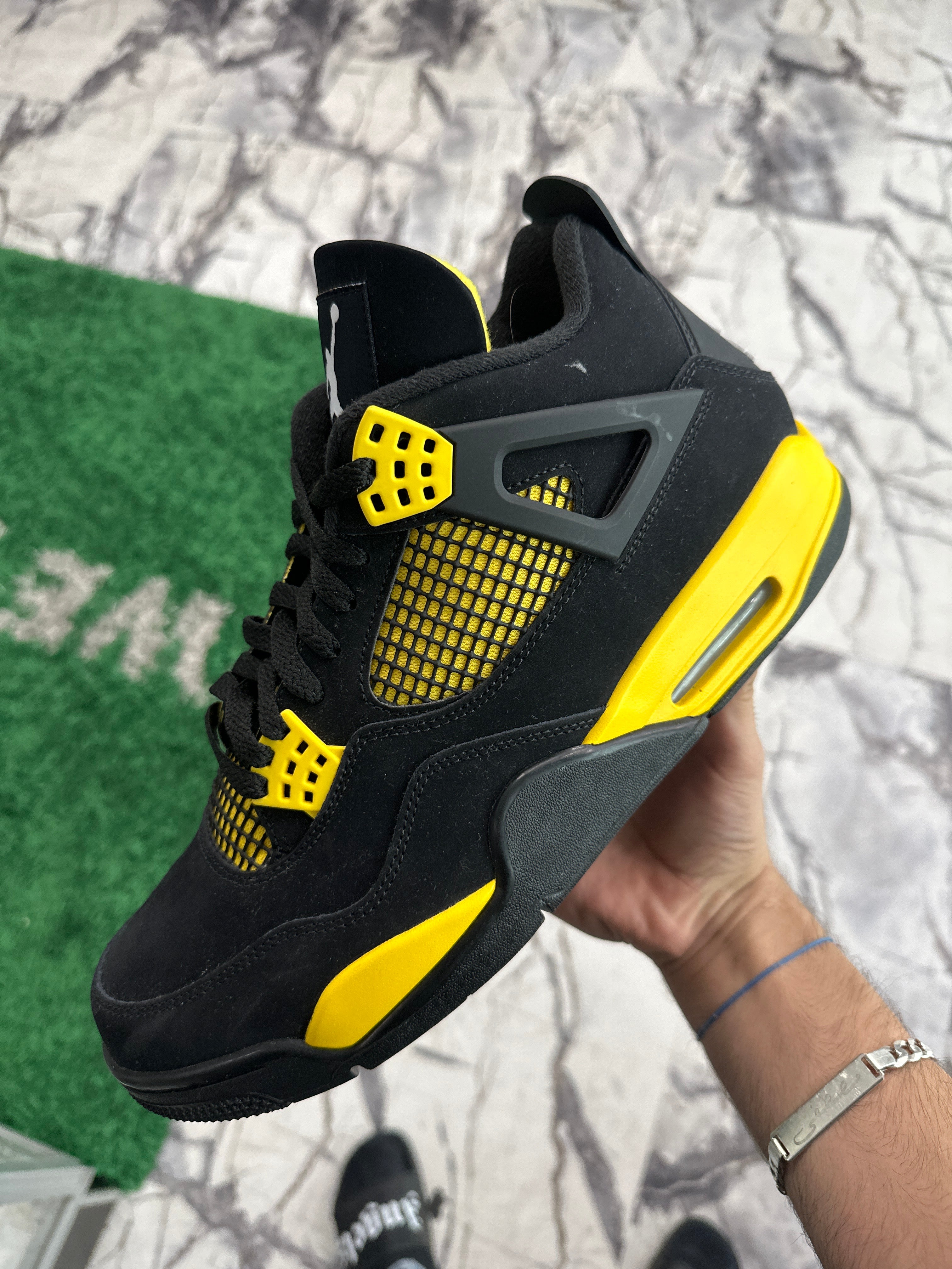 Air Jordan 4 Retro Thunder 2023
