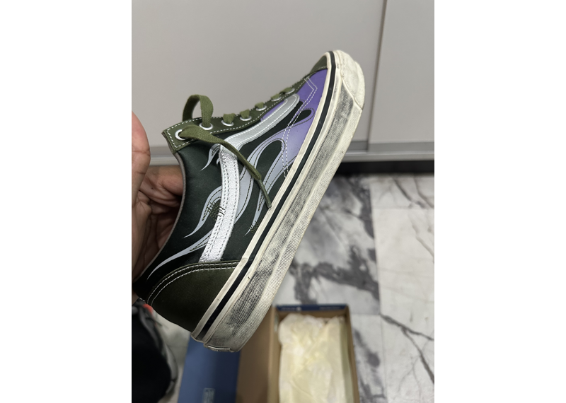 These Vans Premium Old Skool 36 sneakers feature a distinctive gradient flame graphic in purple and green