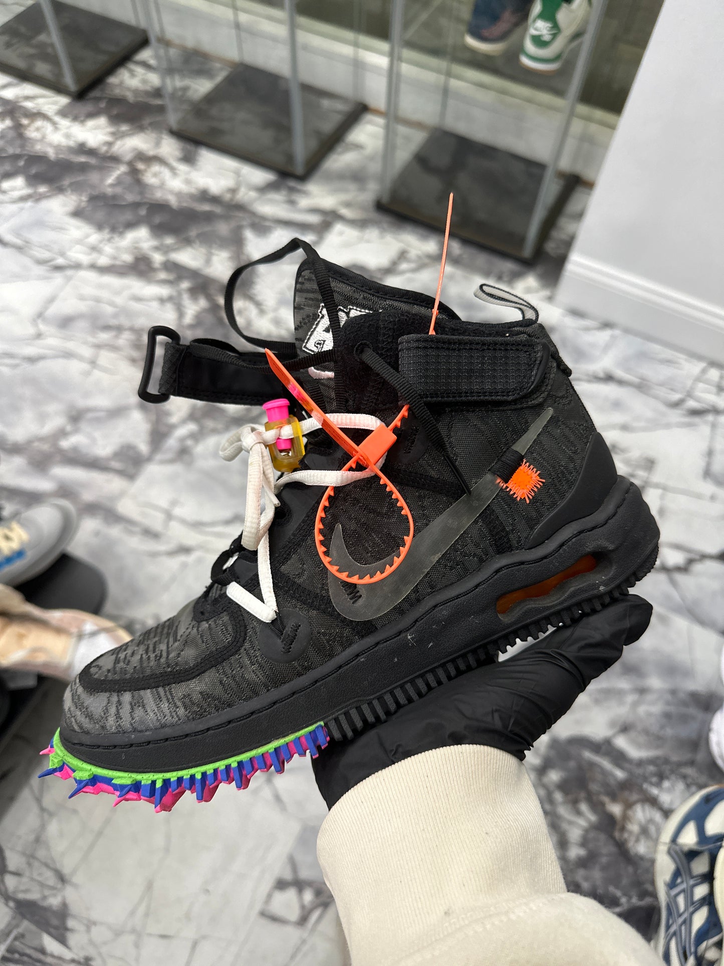 Off-White x Air Force 1 Mid Black