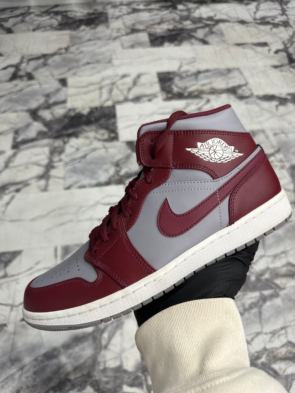 Air Jordan 1 Mid Cherrywood Red