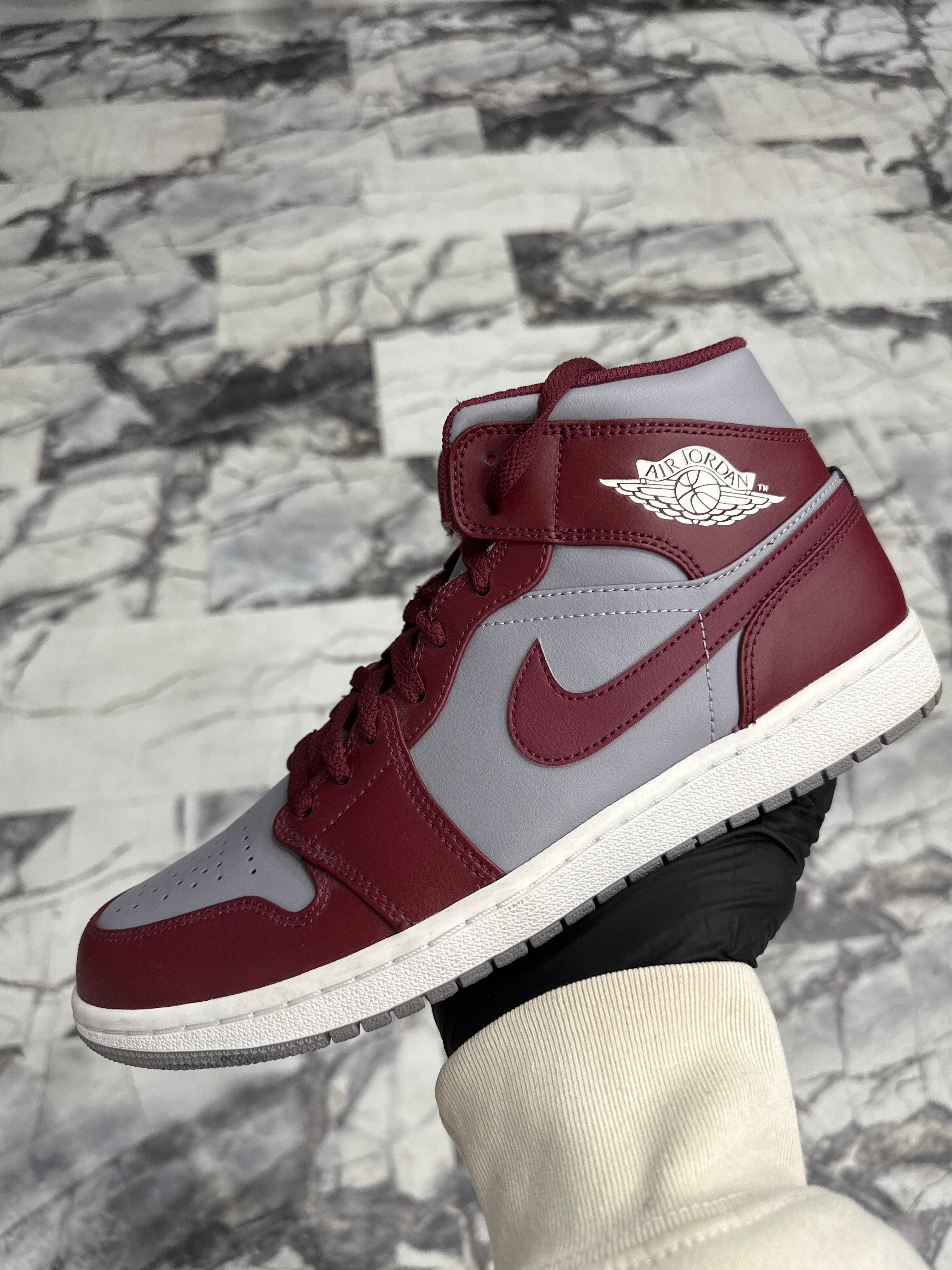 Air Jordan 1 Mid Cherrywood Red